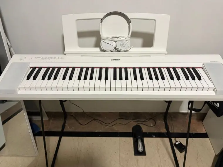 Yamaha電子ピアノ61キーをお譲りします (使用期間半年、SGD 200) 画像 